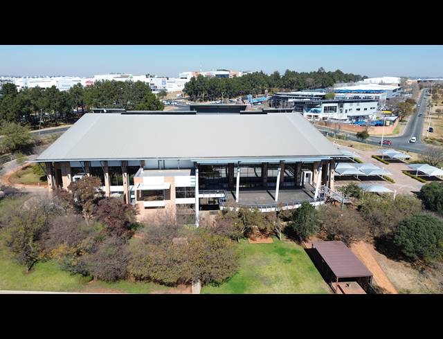 3,888M² OFFICE FOR SALE IN LONGMEADOW